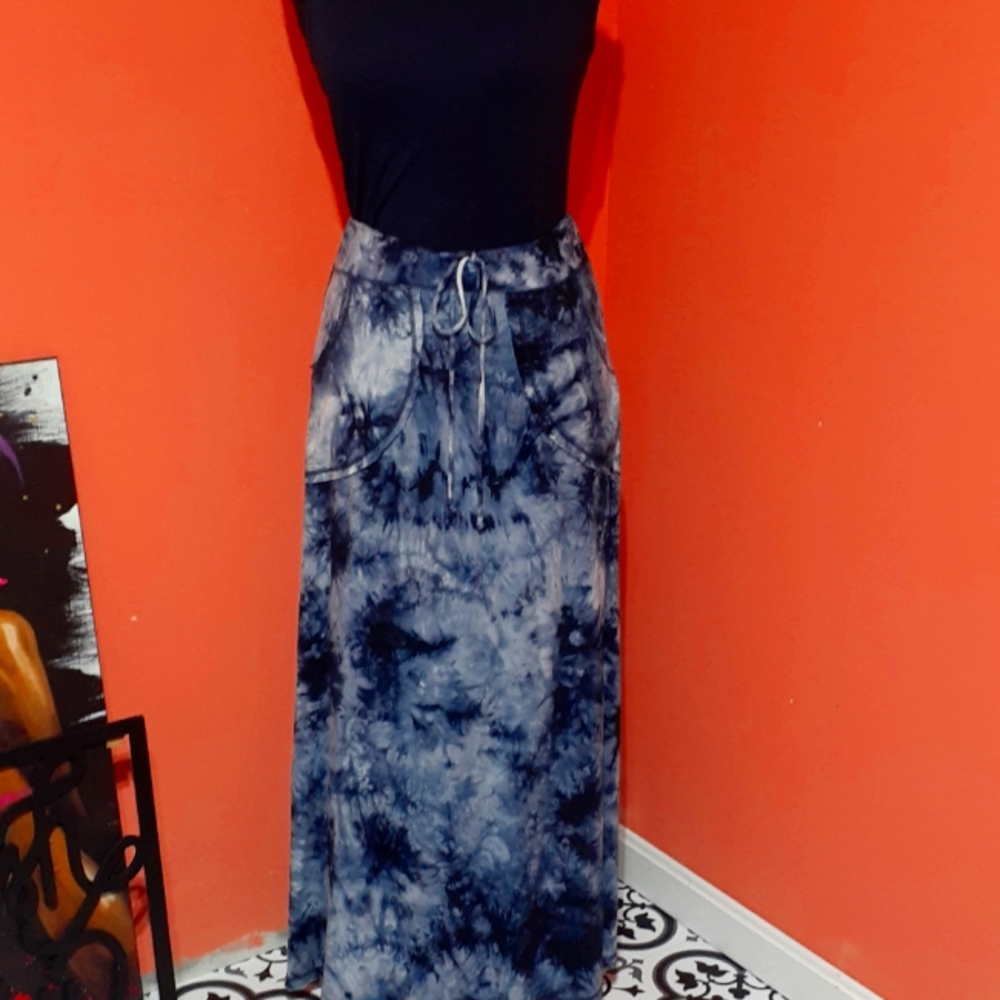 Ladies tie dye skirt gently worn